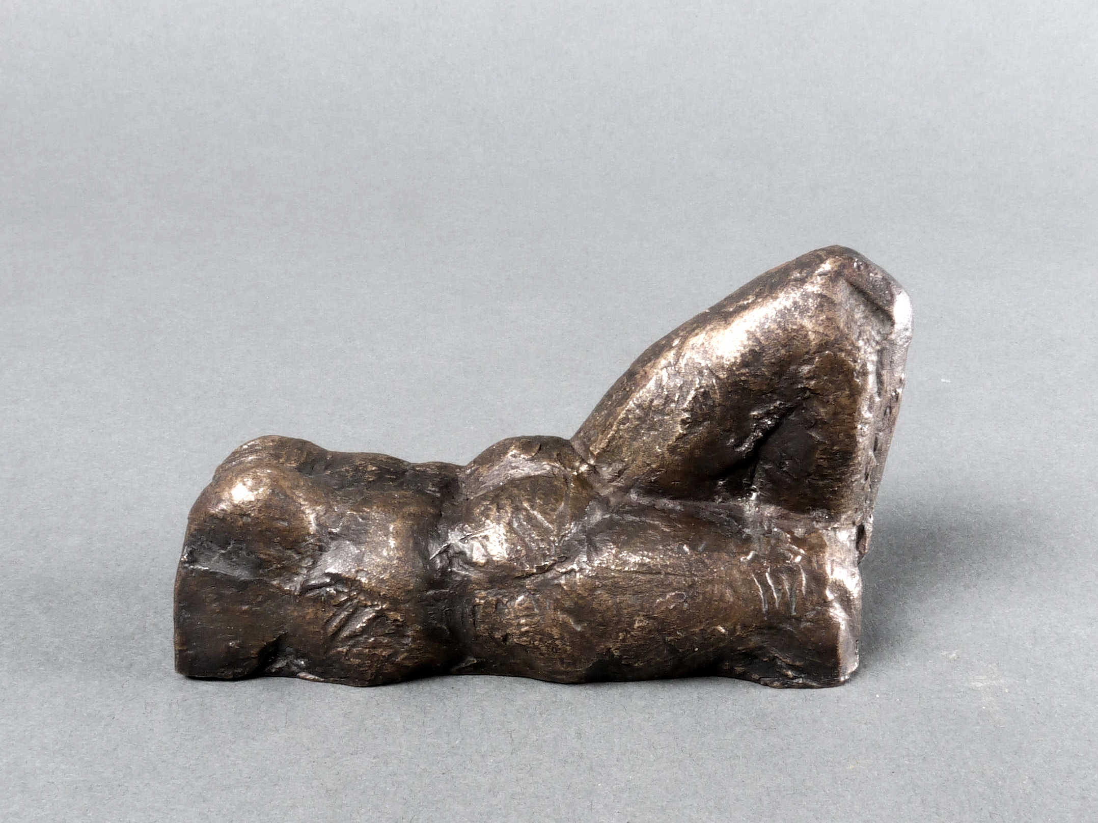 Kleiner Torso mit angewinkeltem Bein Kleiner Torso mit angewinkeltem Bein